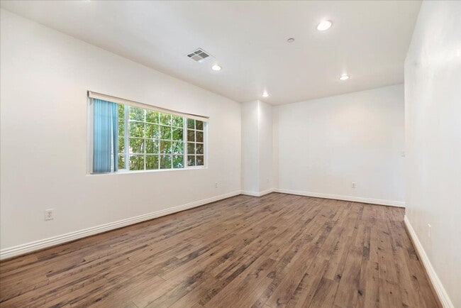 Photo - 637 N Fairview St Unit #102