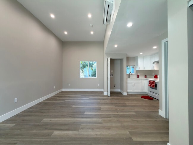 Photo - 1382 Molino Ave Unit A