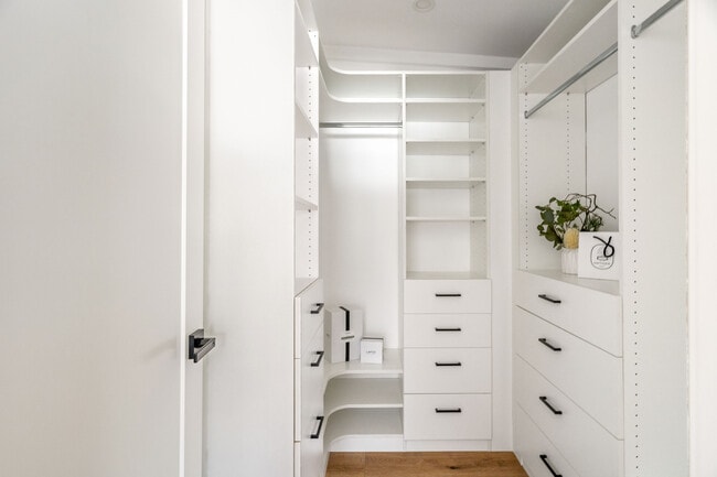 Photo - 6525 W 85th St