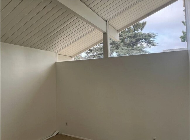 Photo - 1081 Wass St