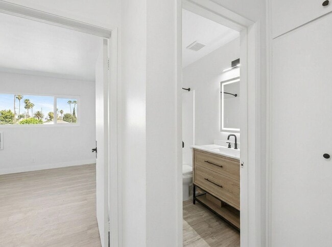 Photo - 6828 Fulton Ave Unit 3