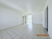 Photo - 943 W 68th St