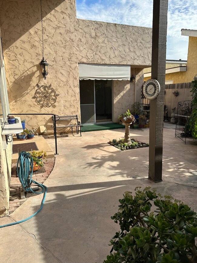 Building Photo - 719 N M St Unit #2