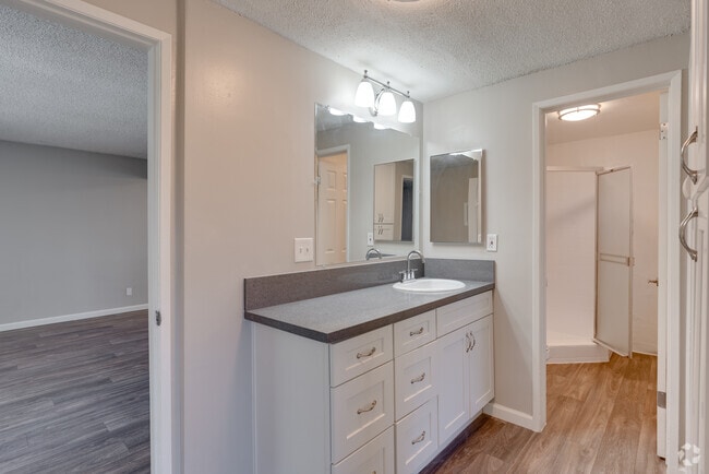 2BR, 2BA - 875SF - Mona Lisa