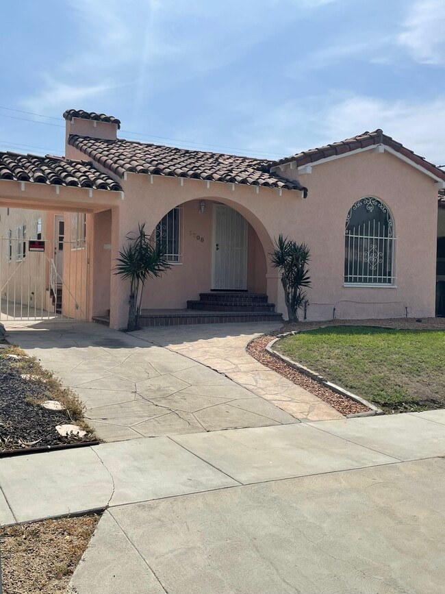 Building Photo - 1208 W 81st Pl