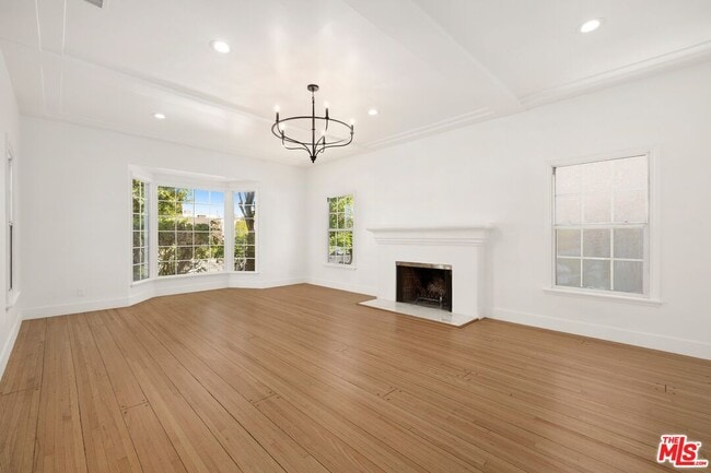 Photo - 211 S Formosa Ave