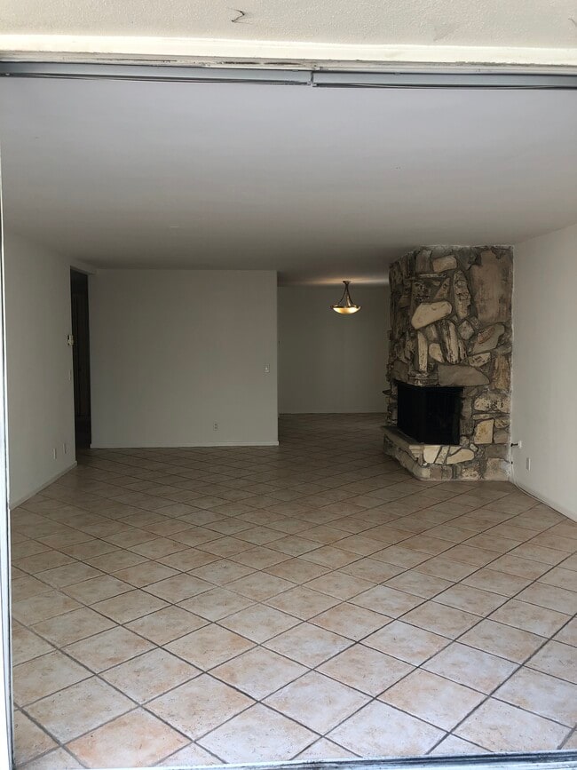 Living Room - 813 15th St