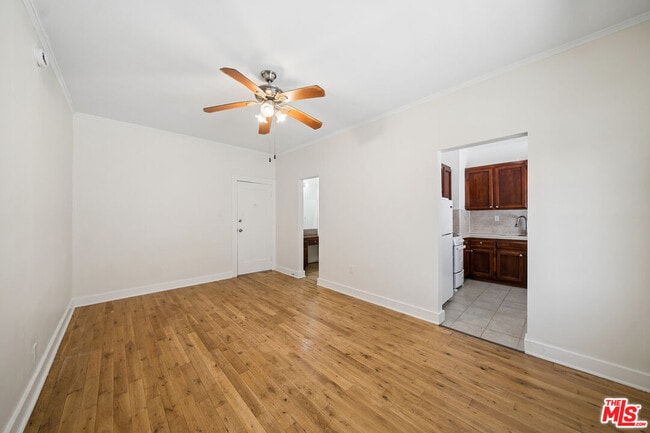 Building Photo - 1267 Vin Scully Ave Unit 5