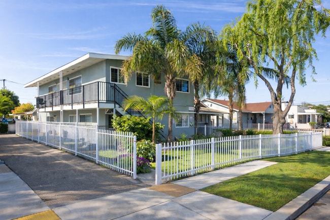 Photo - 1016 W 103rd St