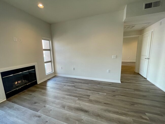 Photo - 5827 Carlton Way Unit 203