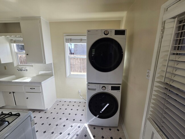 Photo - 588 1/2 McIntosh St