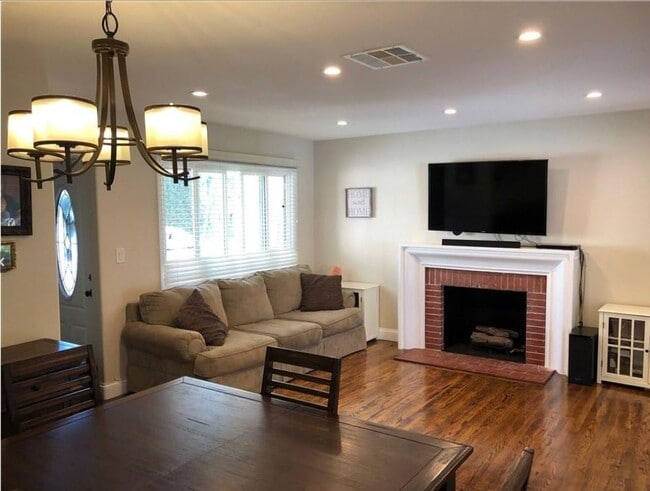 Photo - 1021 W Acacia Ave