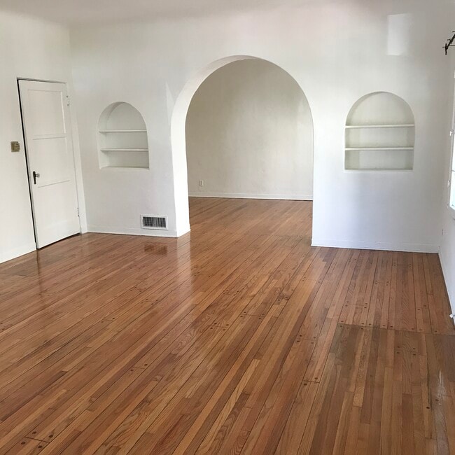 Building Photo - 8366 Blackburn Ave Unit 8366 Blackburn Ave #2