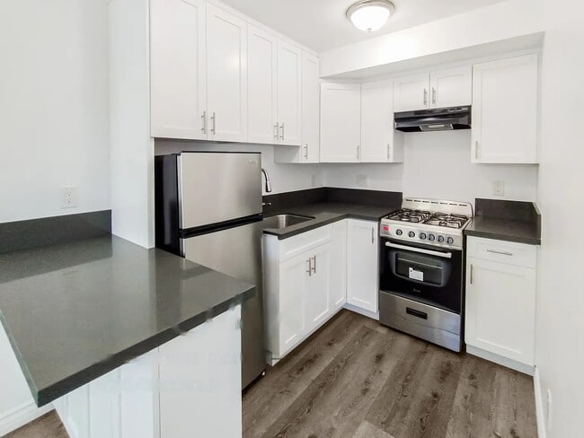 Building Photo - 545 W 14th St Unit 14 Rental