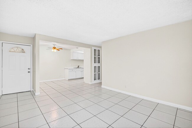 Photo - 212 S Kraemer Blvd