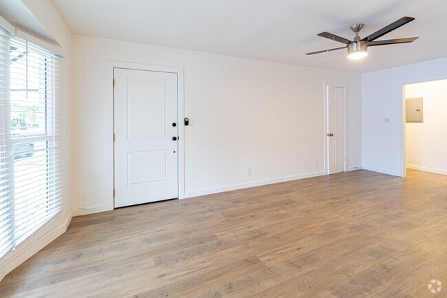 Building Photo - 1521 2nd St Rental