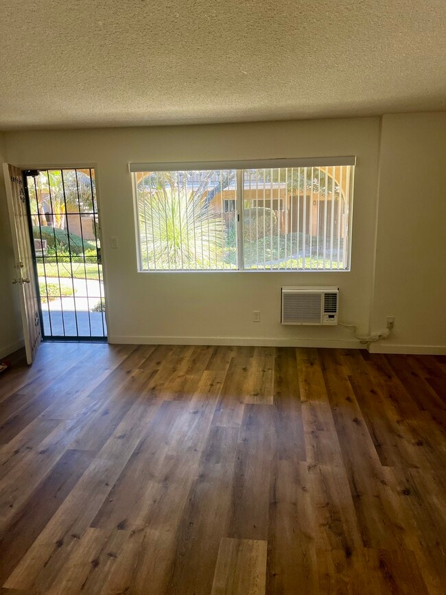 Photo - Villa Valencia Apartments