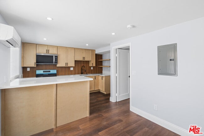Building Photo - 4622 W 149th St Unit A