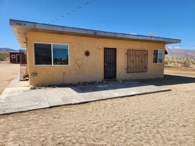 Building Photo - Beautiful 2 Bedroom on 2 1/2 Acres Rental