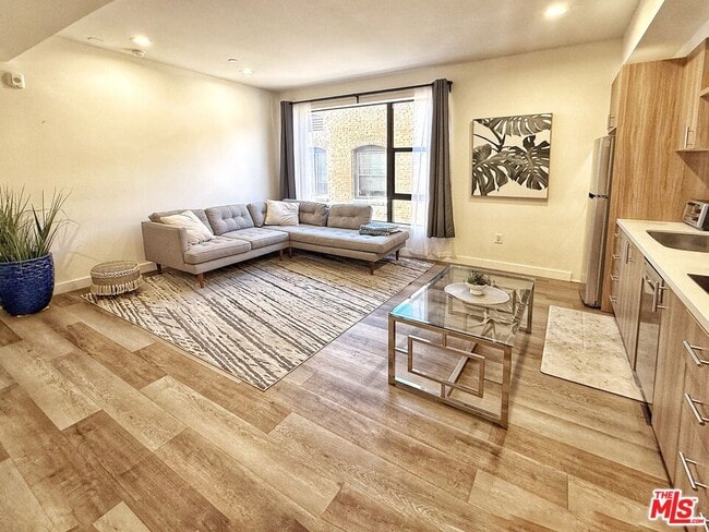 Photo - 723 S St Andrews Pl Unit 312