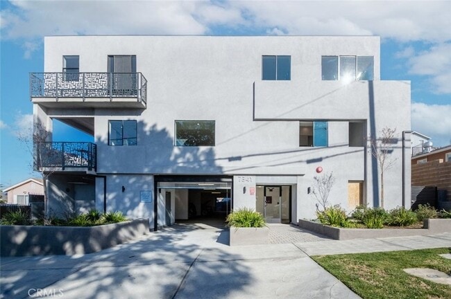 Building Photo - 7341 Valmont St Unit 103