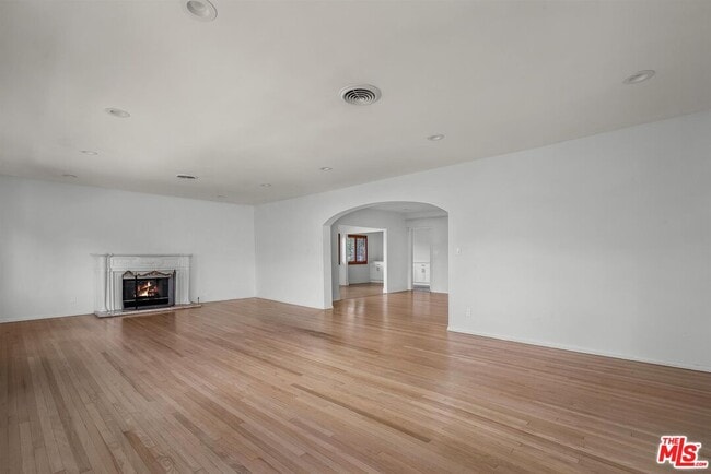 Photo - 157 S Elm Dr