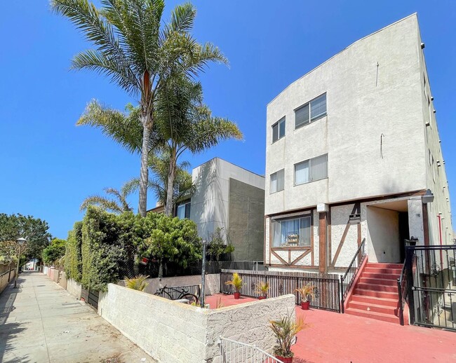 Building Photo - 39 Sunset Ave Unit Z Rental