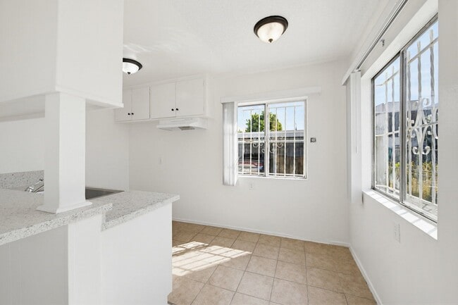 Photo - 1224 Normandie Ave Unit 2