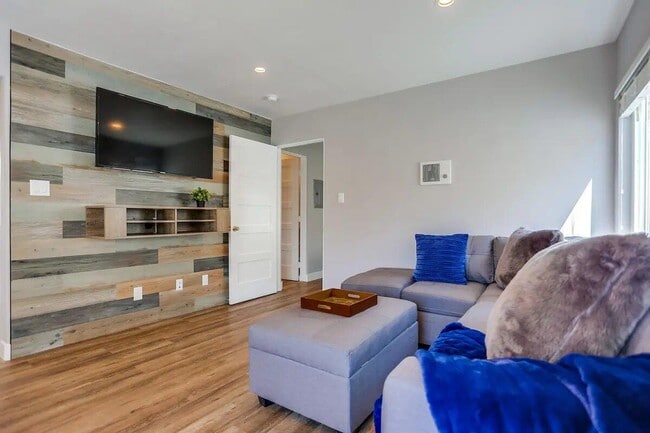 Photo - 812 Island Ct