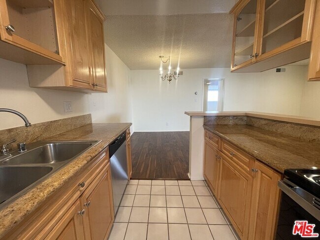 Photo - 5330 Zelzah Ave Unit 4