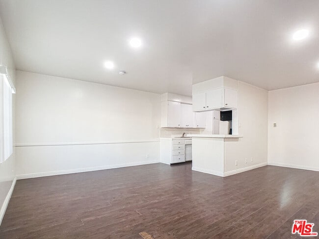 Photo - 453 N Kingsley Dr Unit 4