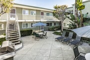 Courtyard - Leeward Apartments