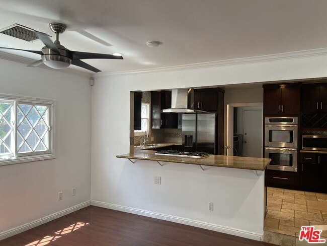 Photo - 6000 Le Sage Ave