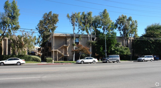 Peerless Apartments - Peerless Building Corp.