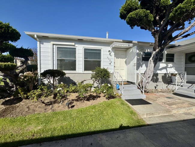 Photo - 6122 S Fairfax Ave