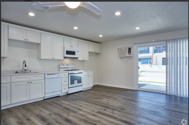 Photo - 1740 Redondo Ave