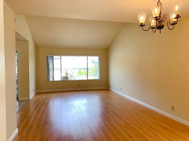 Living room - view 1 - 2546 Cranberry Ln