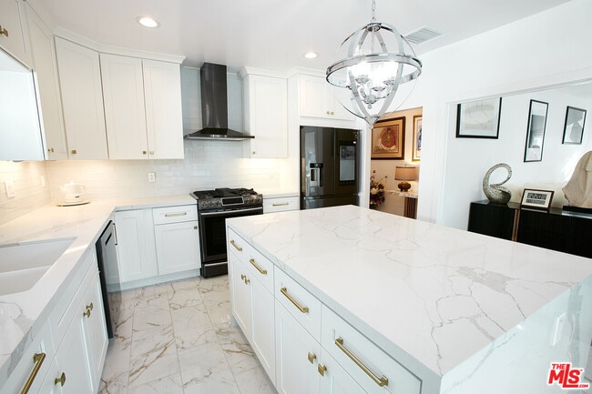 Photo - 1040 N Crescent Heights Blvd Condo