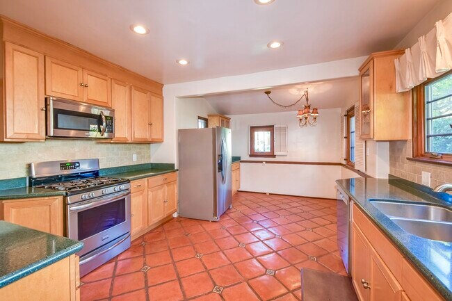 Photo - 2814 Fleur Dr