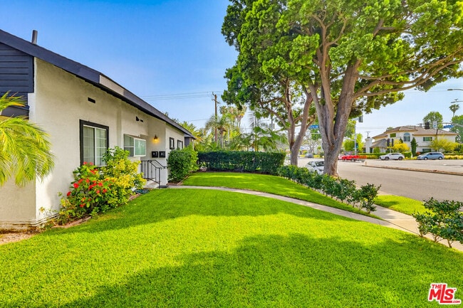 Photo - 9209 Paramount Blvd