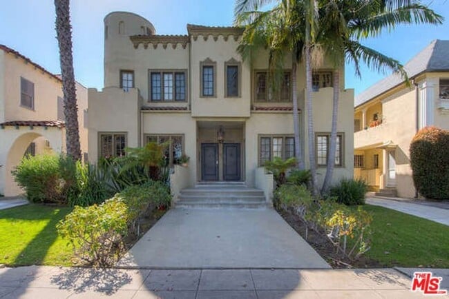 Photo - 6284-6286 Commodore Sloat Drive Unit 6286