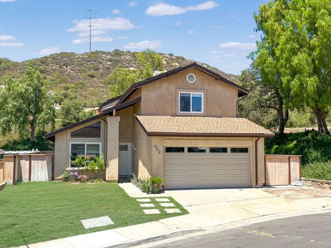 Beautifully updated 4-bed, 3-bath, two-sto... - Beautifully updated 4-bed, 3-bath, two-sto... House