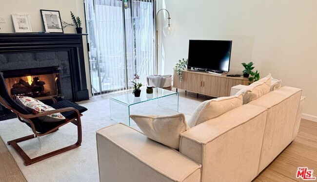 Building Photo - 1925 S Beverly Glen Blvd Unit 31 Rental