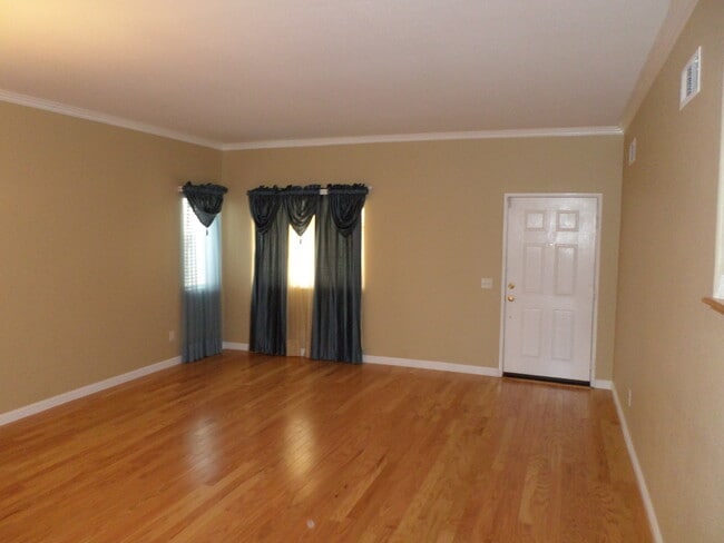 Photo - Great 4 BR + BONUS Room off Calle Del Oso Oro