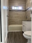 Photo - Spacious 2-Bedroom Apartment in Prime Los ... Unit 3