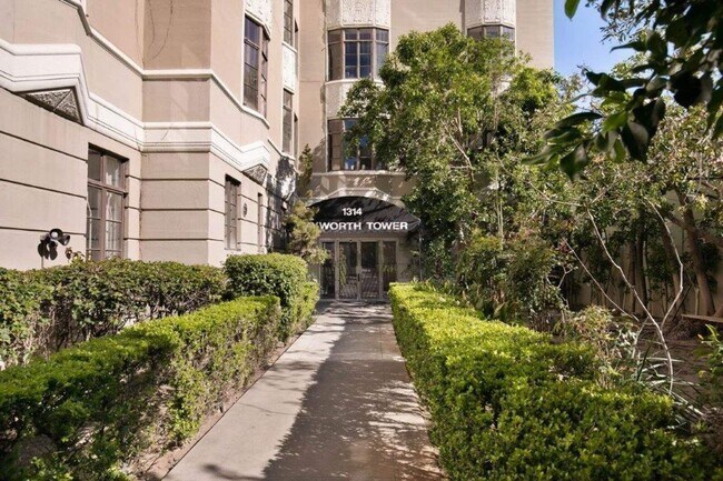 Photo - 1314 Hayworth Ave