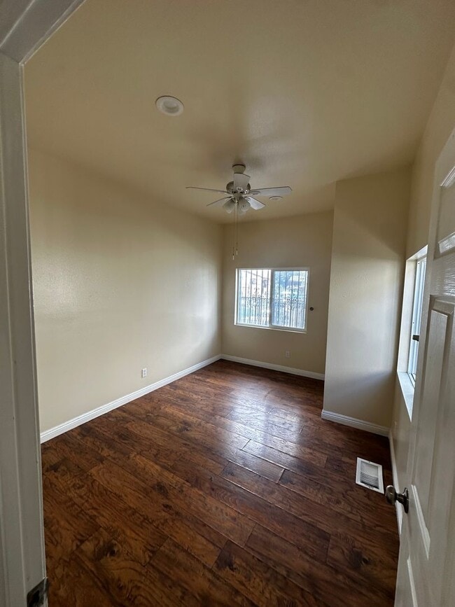 Photo - 750 E 40th Pl