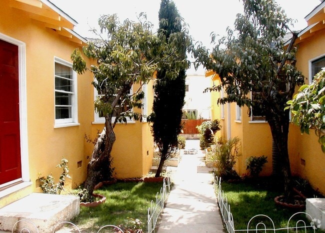 Building Photo - 3116 Colorado Ave Unit #D Rental