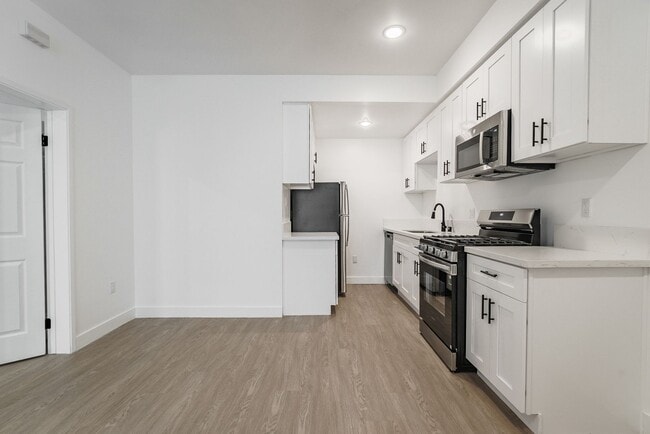 Photo - 1527 Veteran Ave