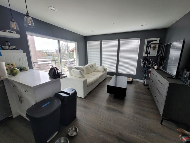 Building Photo - 1276 1/2 Ricardo St Unit Bedroom 2